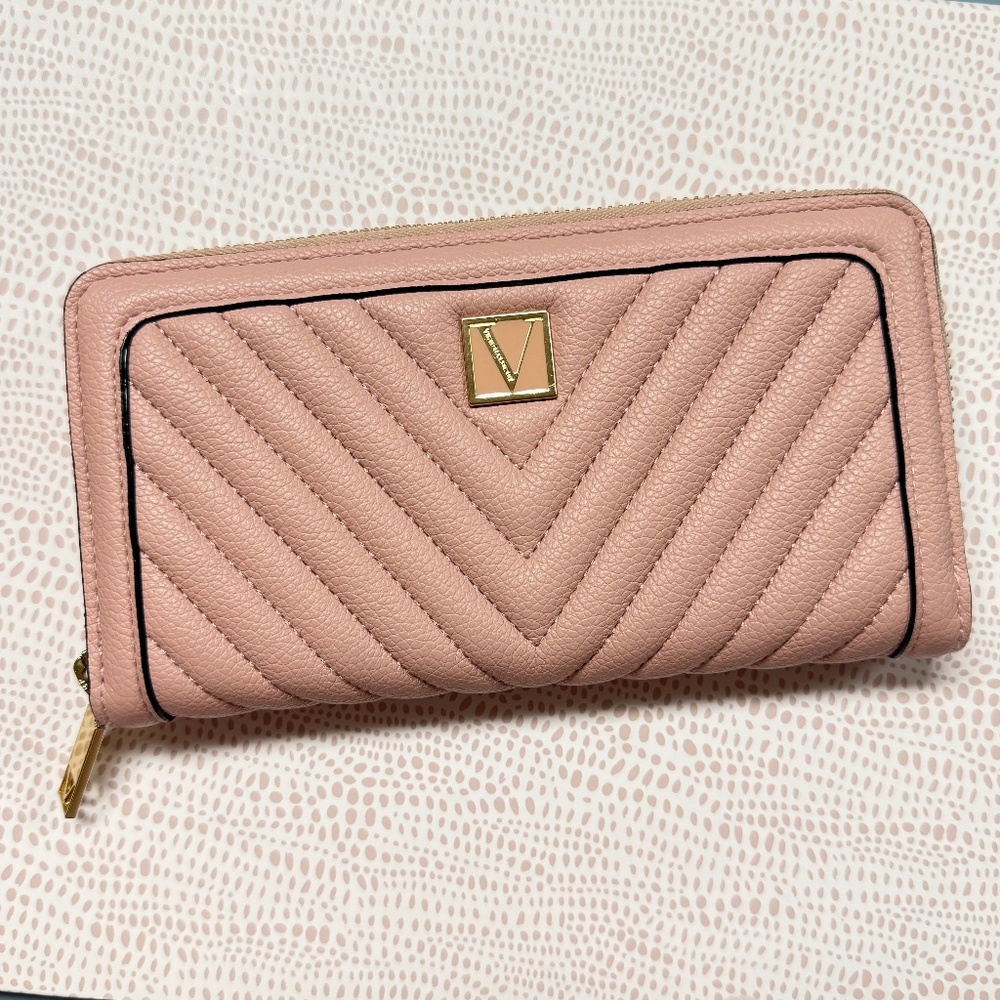 Victoria's Secret Blush Large Chevron Quilted Full Zip Wallet